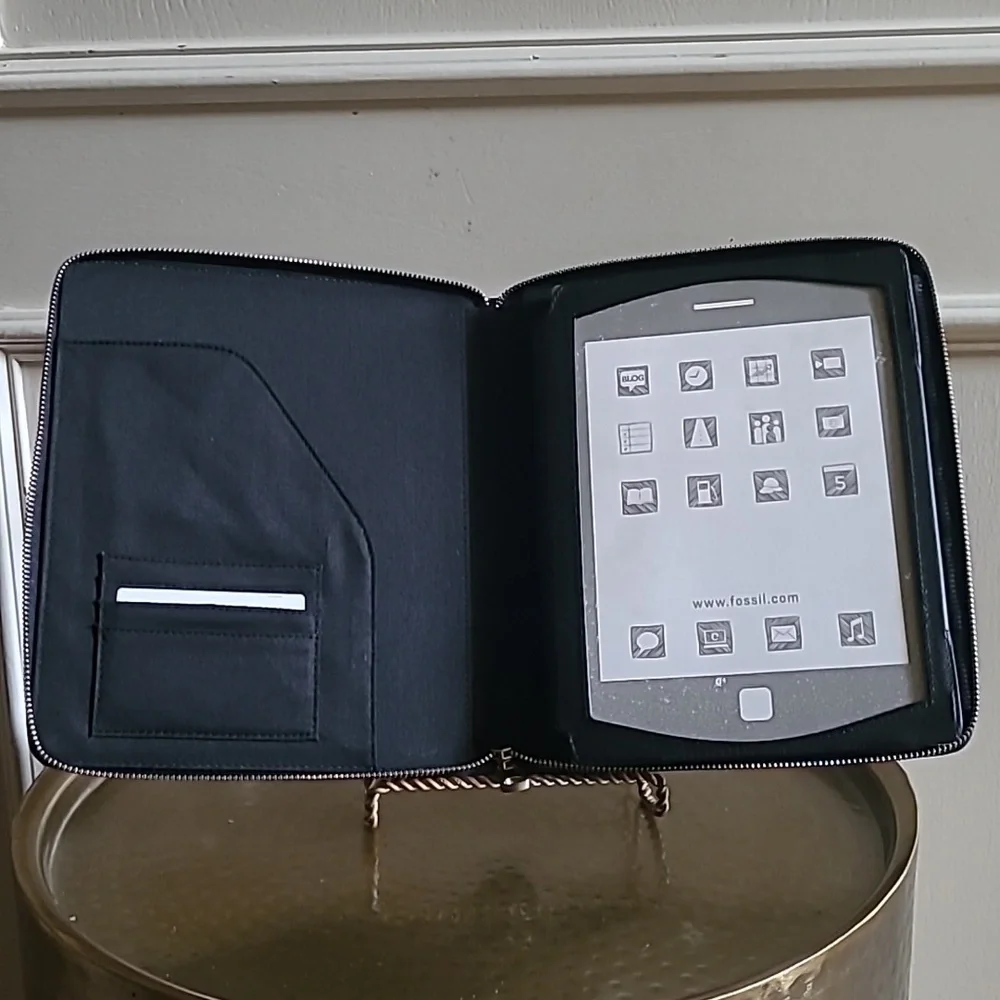 NEW Fossil Black 100% Leather iPad Zip Around Tech Easel Case SL4801 $95 - Picture 4 of 8